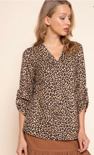 Load image into Gallery viewer, Cheetah print top
